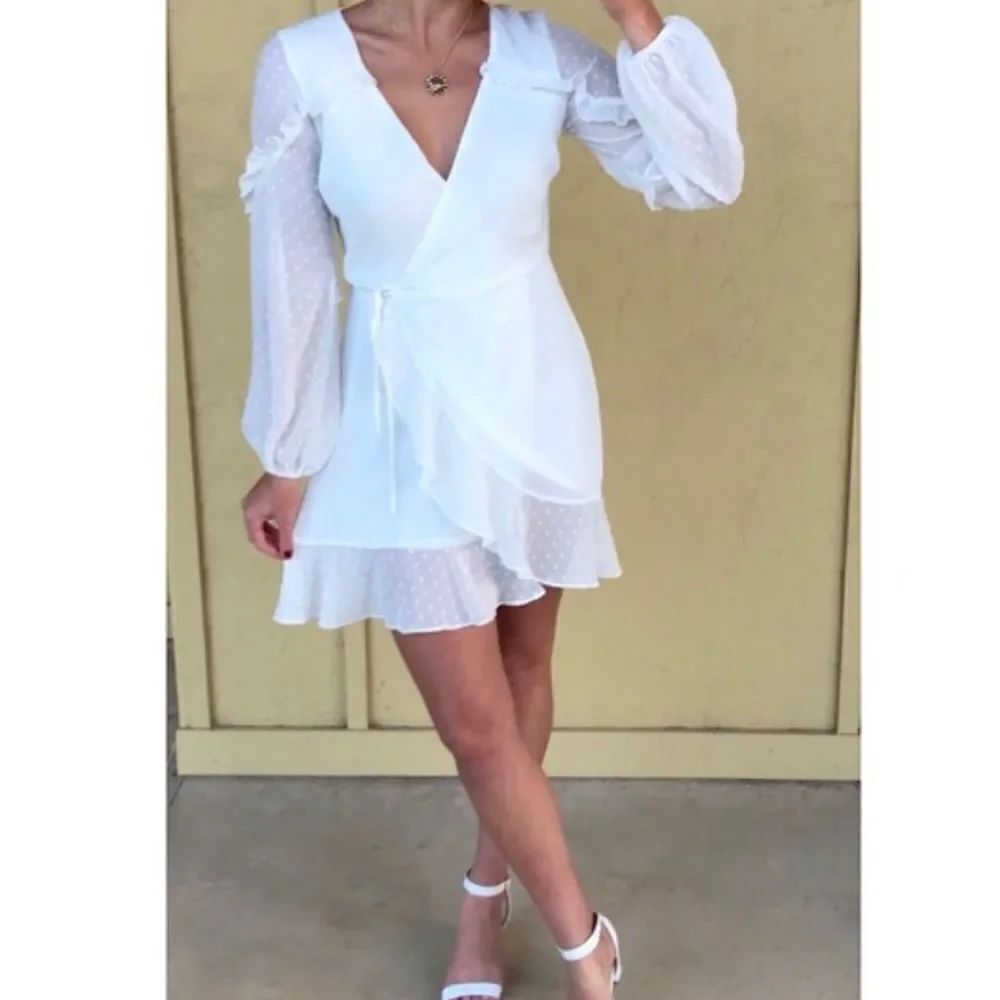 ✨ Gianni Bini White Ruffle Wrap Dress✨